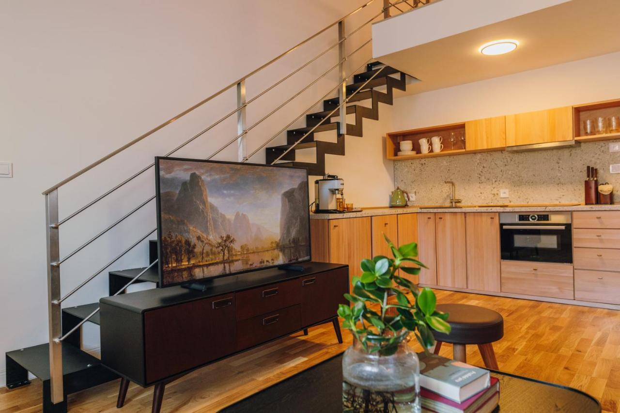 Modern Mezzanine Apt At Jecna St Prague Ngoại thất bức ảnh